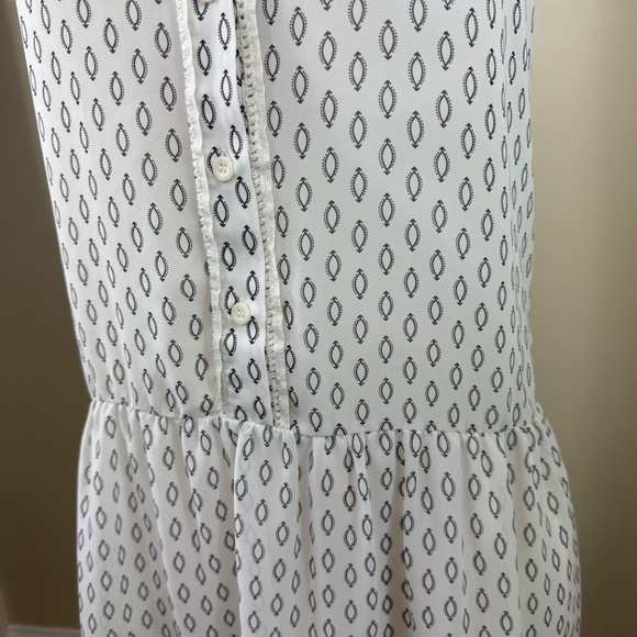 Sleeveless Cream and Black Patterned Mini Dress - Picture 3 of 4